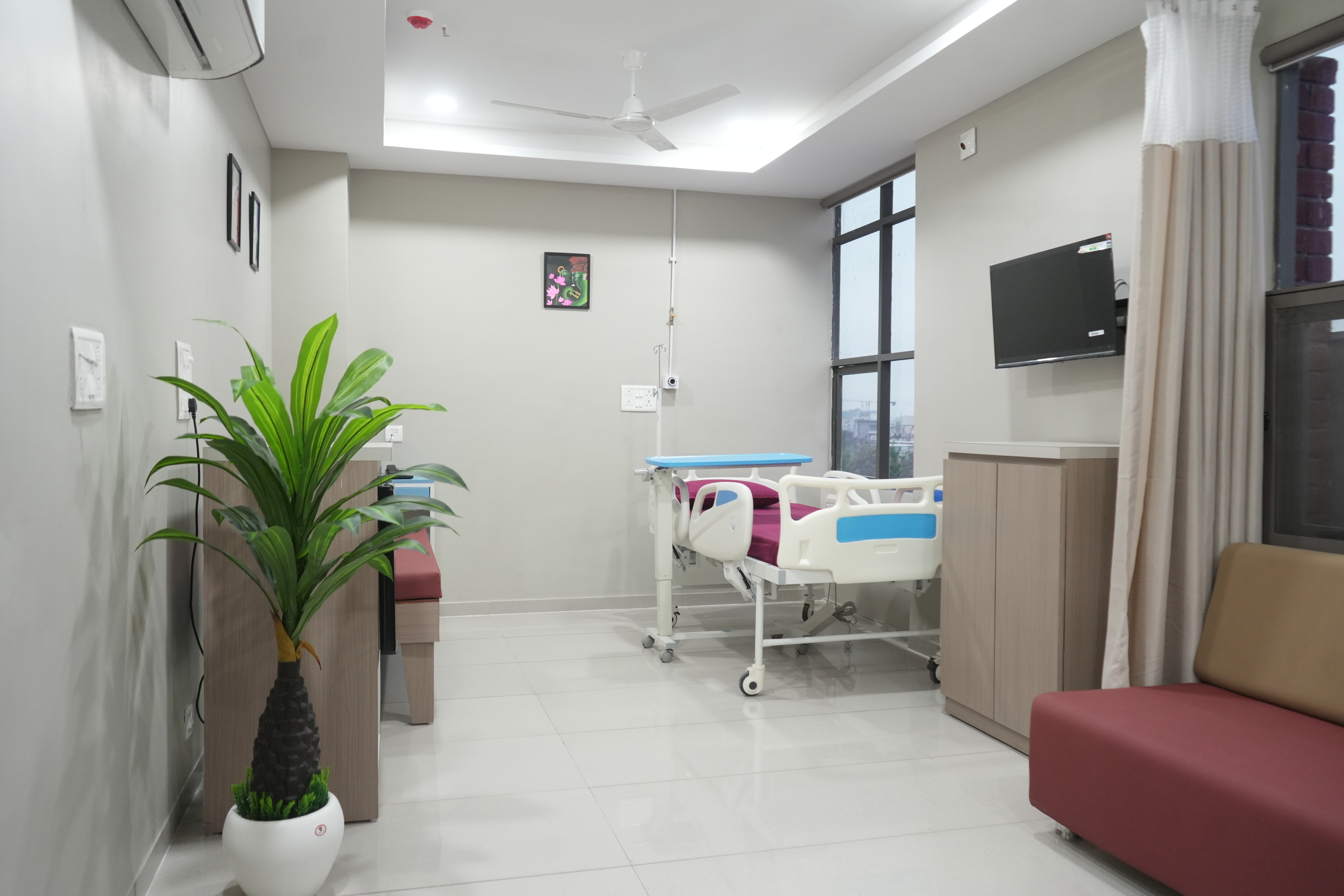 Suite room at Eraya Hospital — private rooms for patients in Vadodara